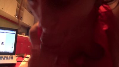 សិស្សសាលាបឺតជញ្ជក់ទឹកមាត់របស់បងប្រុសនាង ខណៈគ្មានអ្នកណានៅផ្ទះ